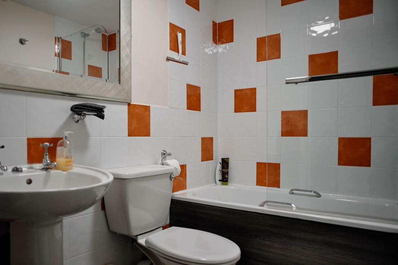Central Located Two Bedroom Suite Bristol Exterior photo